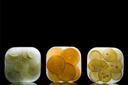 simsearch:6118-07353323,k - Fruits surgelés Photographie de stock - Premium Libres de Droits, Code: 614-02049107
