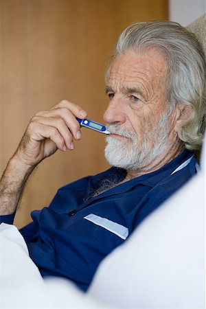 Man using thermometer Foto de stock - Royalty Free Premium, Número: 614-02050020