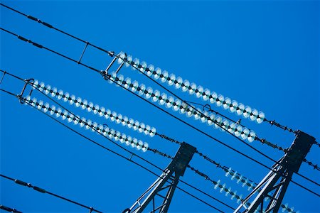 power pylon blue sky - Lignes à haute tension Photographie de stock - Premium Libres de Droits, Code: 614-02073112