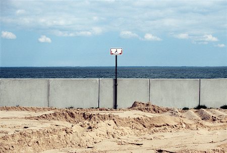 Sign by the sea Stock Photo - Premium Royalty-Free, Code: 614-02073362