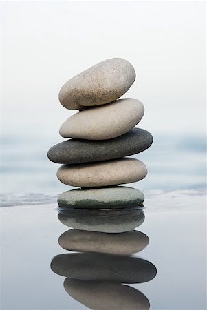 stone piles - Stack of pebbles Foto de stock - Sin royalties Premium, Código: 614-02073504