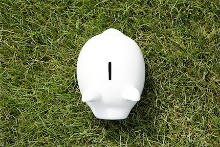 simsearch:614-03903103,k - White ceramic piggy bank Foto de stock - Sin royalties Premium, Código: 614-02244236