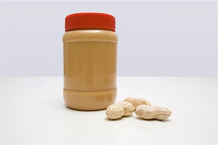 Jar of peanut butter and peanuts Foto de stock - Sin royalties Premium, Código: 614-02240387