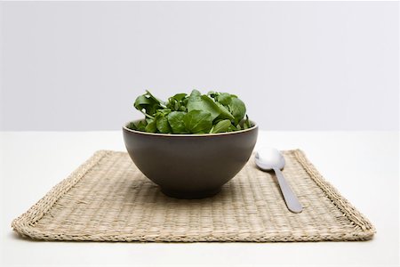simsearch:614-02240566,k - Spinach and watercress in a bowl Foto de stock - Sin royalties Premium, Código: 614-02240584