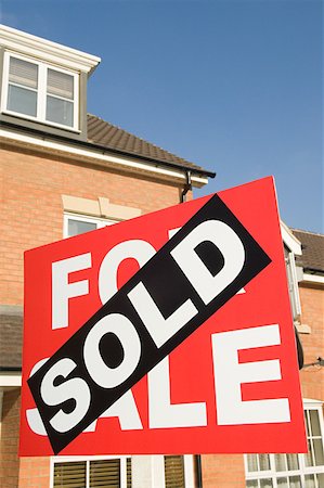 sold - Sold sign and house Stock Photo - Premium Royalty-Free, Code: 614-02240660