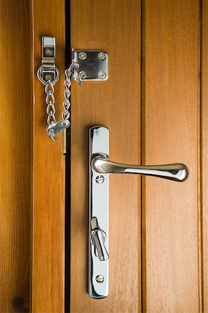 Chain on door Stock Photo - Premium Royalty-Free, Code: 614-02240692