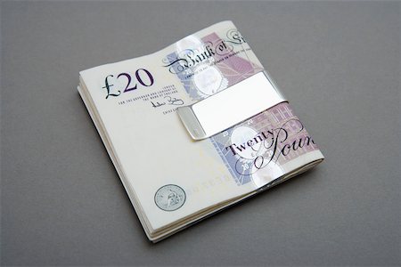 pound - Twenty pound notes in money clip Foto de stock - Sin royalties Premium, Código: 614-02240748