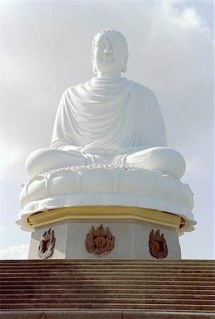 Buddha statue at thich ca phat dai vietnam Foto de stock - Sin royalties Premium, Código: 614-02240938