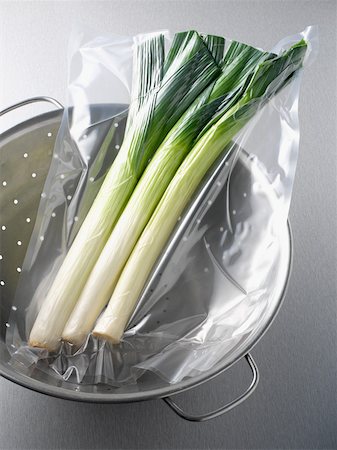 Vacuum packed leeks Stock Photo - Premium Royalty-Free, Code: 614-02242313