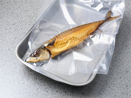 simsearch:614-02242302,k - Vacuum packed fish Foto de stock - Sin royalties Premium, Código: 614-02242352