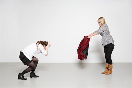 Women pretending to be bull and bullfighter Foto de stock - Sin royalties Premium, Código: 614-02243040