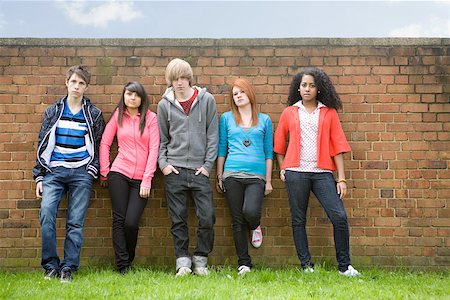 simsearch:614-06403036,k - Teens standing by wall Stock Photo - Premium Royalty-Free, Code: 614-02243725