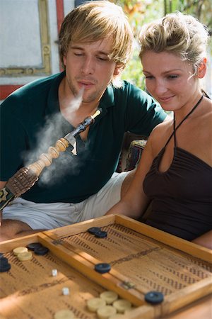 Couple with hookah and backgammon Fotografie stock - Premium Royalty-Free, Codice: 614-02258081