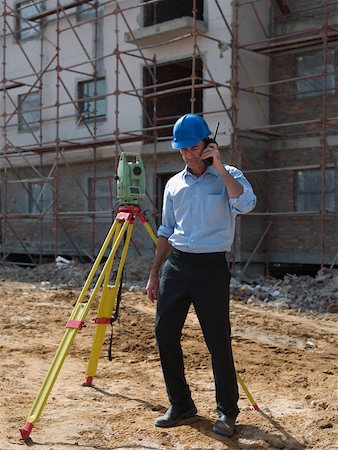 Ingénieur avec théodolite et talkie walkie Photographie de stock - Premium Libres de Droits, Code: 614-02259666