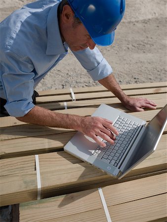 simsearch:614-03507330,k - Engineer with laptop Stock Photo - Premium Royalty-Free, Code: 614-02259672