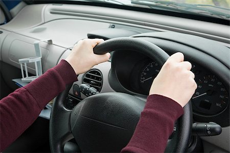 steering wheel - Person driving Foto de stock - Sin royalties Premium, Código: 614-02392642