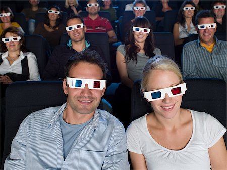 A couple watching a 3d movie Foto de stock - Sin royalties Premium, Código: 614-02393003