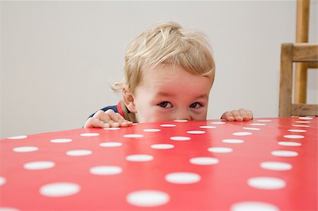 Boy looking over table Stock Photo - Premium Royalty-Free, Code: 614-02612808