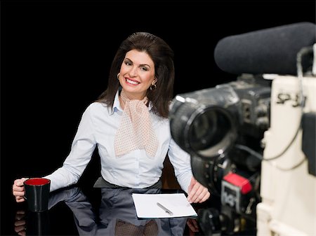 repórter - News presenter and camera Foto de stock - Royalty Free Premium, Número: 614-02613596
