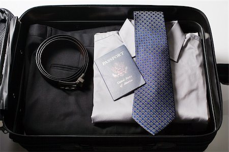 pantalón - Vêtements pliés dans une valise Photographie de stock - Premium Libres de Droits, Code: 614-02639697