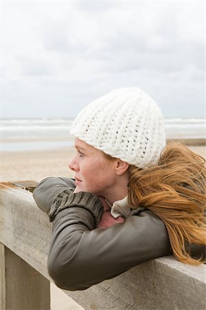 simsearch:614-02680569,k - Thoughtful woman by the sea Stock Photo - Premium Royalty-Free, Code: 614-02640002