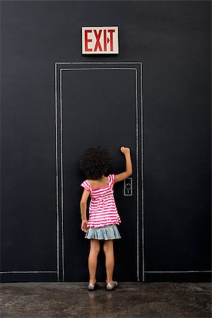 Girl knocking door Foto de stock - Sin royalties Premium, Código: 614-02640663
