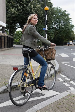 Female cyclist Foto de stock - Sin royalties Premium, Código: 614-02640893