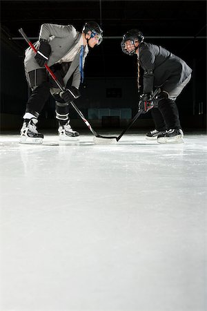 Deux hommes d'affaires, jouer au hockey sur glace Photographie de stock - Premium Libres de Droits, Code: 614-02679764