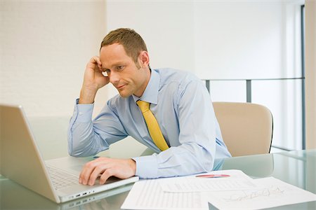 simsearch:614-02680155,k - Male office worker Stock Photo - Premium Royalty-Free, Code: 614-02680157