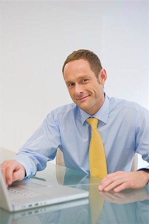 simsearch:614-02680155,k - Male office worker Stock Photo - Premium Royalty-Free, Code: 614-02680152