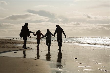 parent holding hands child silhouette - Family by the sea Stock Photo - Premium Royalty-Free, Code: 614-02680552