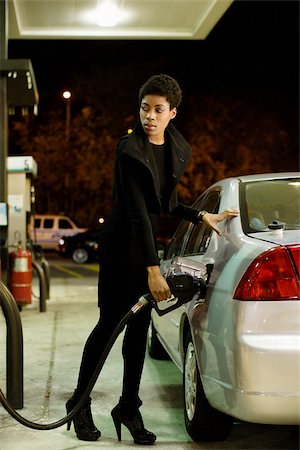 petrol pump - Woman at gas station Foto de stock - Sin royalties Premium, Código: 614-02739745