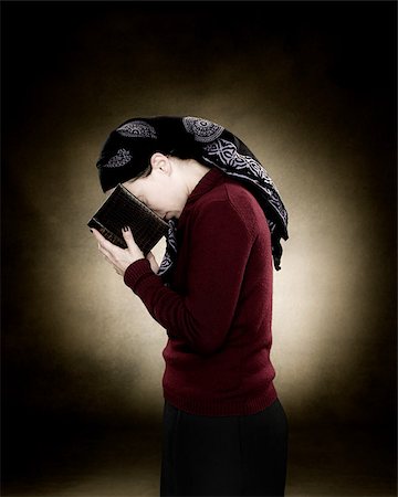 A jewish woman praying Stock Photo - Premium Royalty-Free, Code: 614-02764139