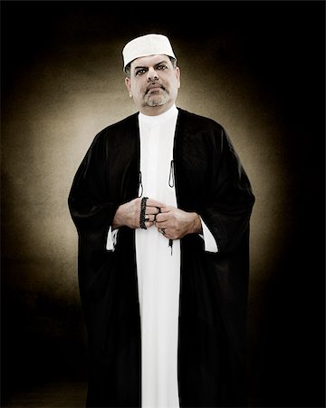 simsearch:614-02764094,k - Porträt eines muslimischen Mannes halten Gebetskette Stockbilder - Premium RF Lizenzfrei, Bildnummer: 614-02764168