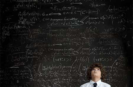 fórmula 1 - Boy in front of blackboard Foto de stock - Sin royalties Premium, Código: 614-02762785