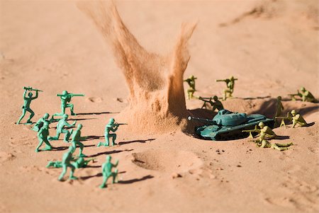 Toy soldiers fighting Stock Photo - Premium Royalty-Free, Code: 614-02763281