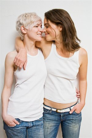 simsearch:614-02074199,k - A lesbian couple Foto de stock - Sin royalties Premium, Código: 614-02763594