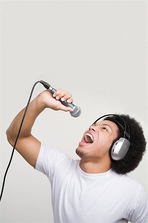 A young man singing Fotografie stock - Premium Royalty-Free, Codice: 614-02763643