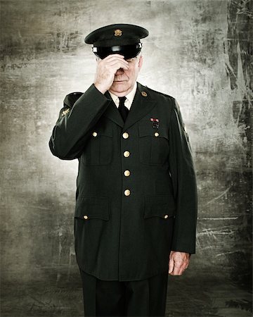 simsearch:614-02763928,k - Profile of a soldier Foto de stock - Royalty Free Premium, Número: 614-02763973