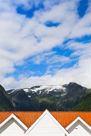 simsearch:614-02740210,k - A roof top and mountains in norway Foto de stock - Royalty Free Premium, Número: 614-02837862