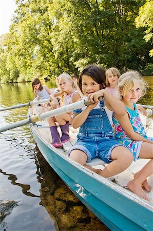rowing boat - Enfants sur un bateau Photographie de stock - Premium Libres de Droits, Code: 614-02838287