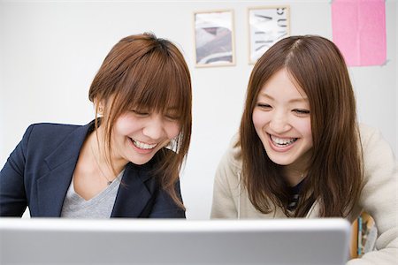 Young women with laptop Stock Photo - Premium Royalty-Free, Code: 614-02838337