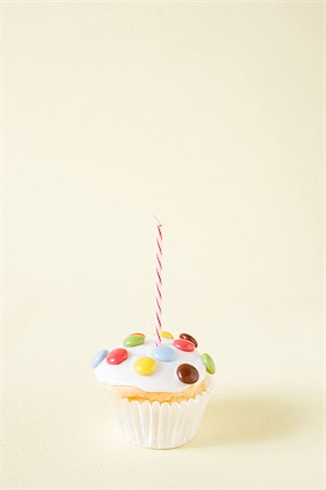 Cupcake with candle Stock Photo - Premium Royalty-Free, Code: 614-02838606