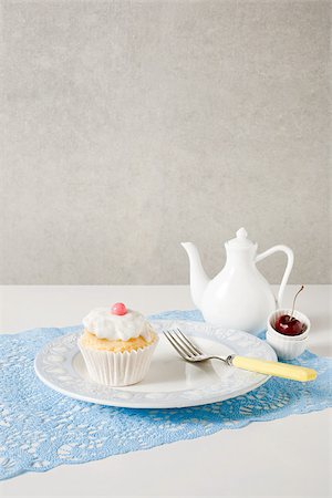 Cup cake for tea Fotografie stock - Premium Royalty-Free, Codice: 614-02838631