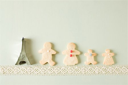 simsearch:614-02258138,k - Gingerbread family and eiffel tower cookie cutter Stock Photo - Premium Royalty-Free, Code: 614-02838661