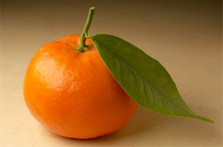 fruit backlit nobody - Mandarin on brown background Stock Photo - Premium Royalty-Free, Code: 614-02934213