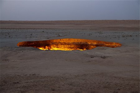 fire light lighting - Darvaza Gas Crater Stock Photo - Premium Royalty-Free, Code: 614-02934283