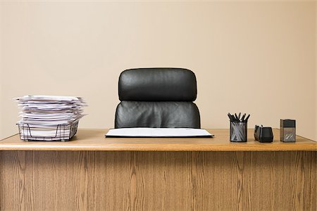 Office desk with overflowing inbox Stock Photo - Premium Royalty-Free, Code: 614-02934337