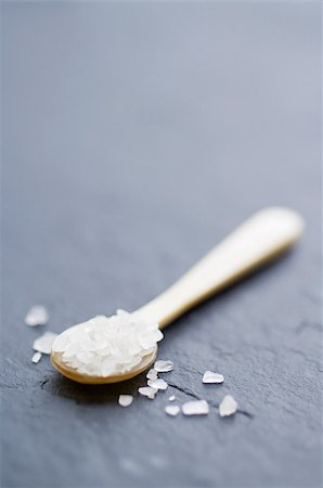 food slate - Sea salt on a spoon Stock Photo - Premium Royalty-Free, Code: 614-02934480