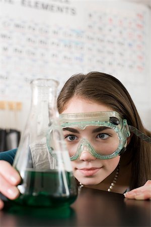 Girl in science class Foto de stock - Sin royalties Premium, Código: 614-02934557